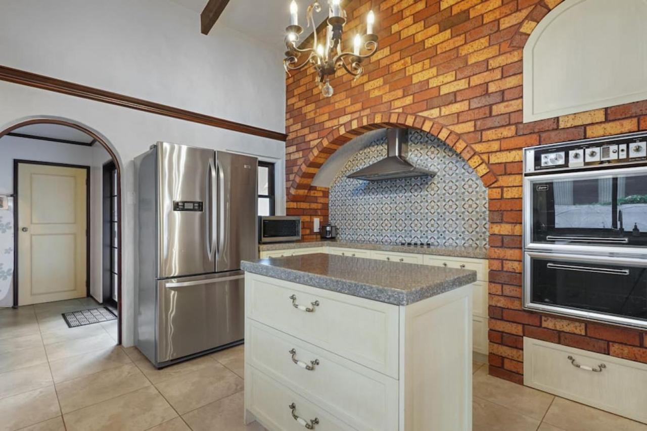 Magnificent Beachfront Mansion - Pool - Fireplace Auckland Luaran gambar