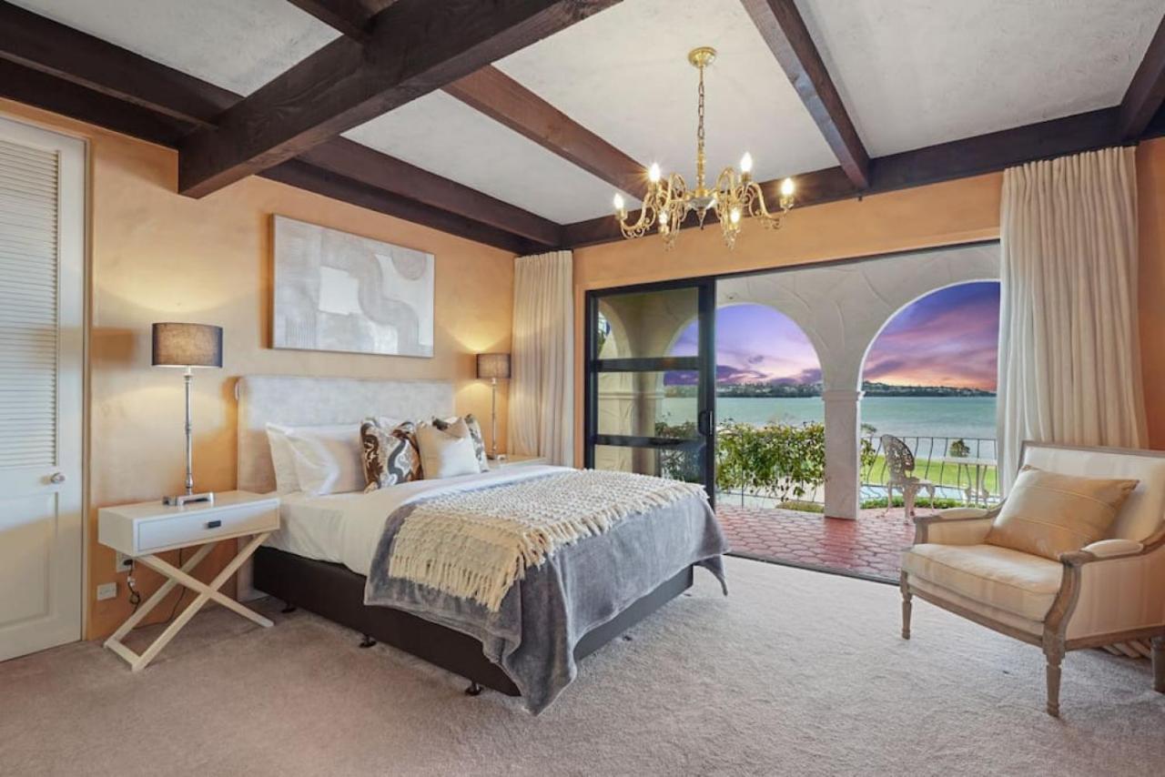 Magnificent Beachfront Mansion - Pool - Fireplace Auckland Luaran gambar