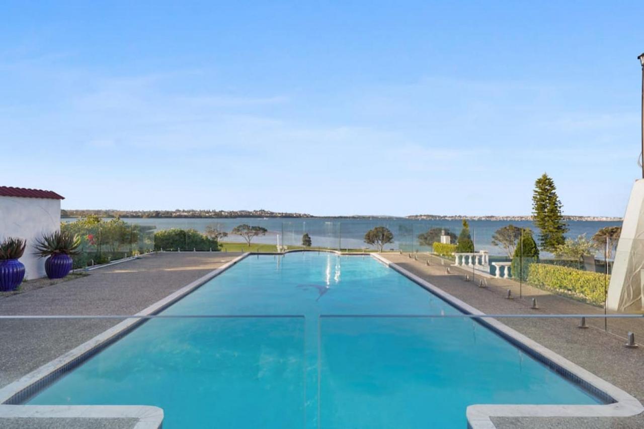 Magnificent Beachfront Mansion - Pool - Fireplace Auckland Luaran gambar