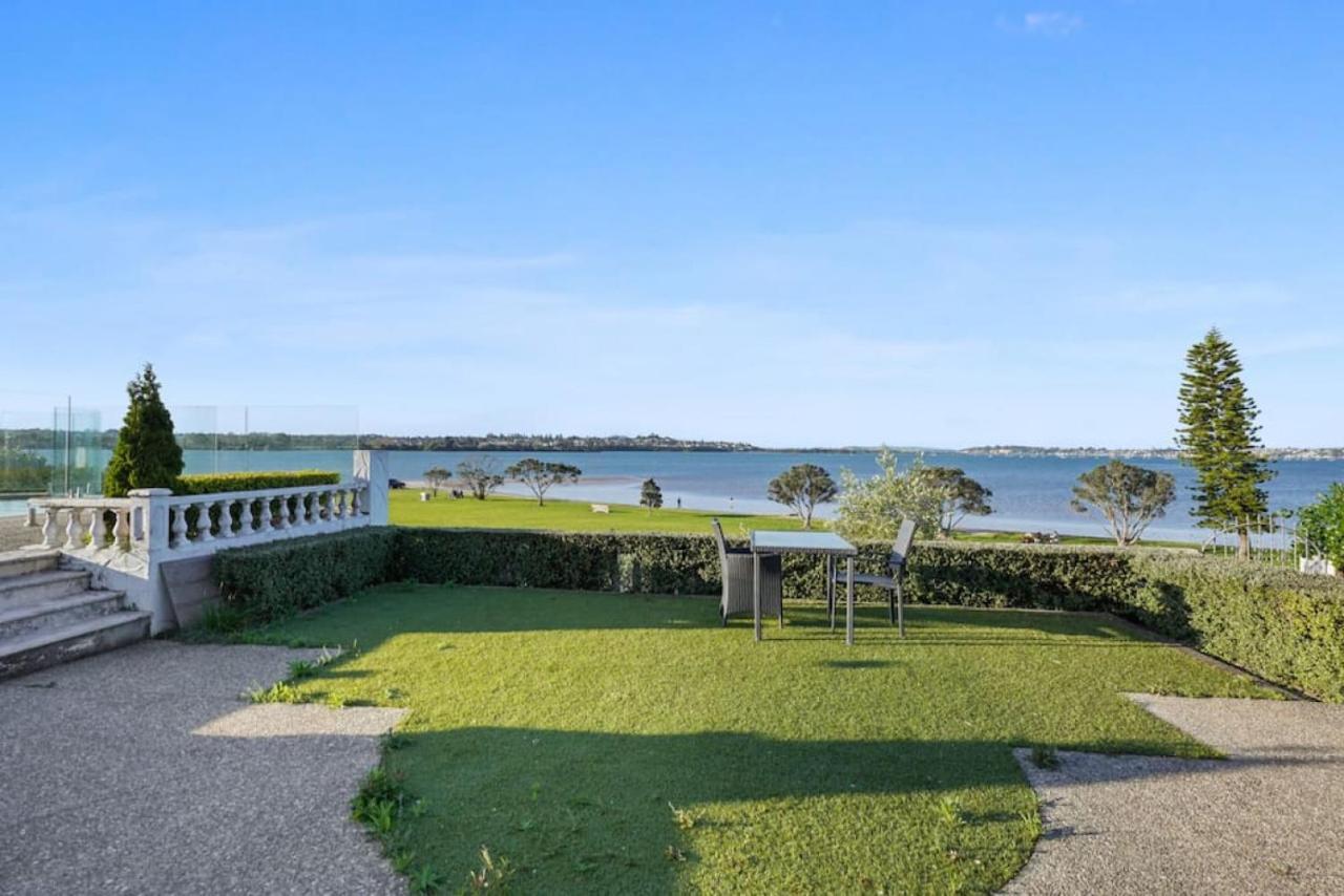 Magnificent Beachfront Mansion - Pool - Fireplace Auckland Luaran gambar